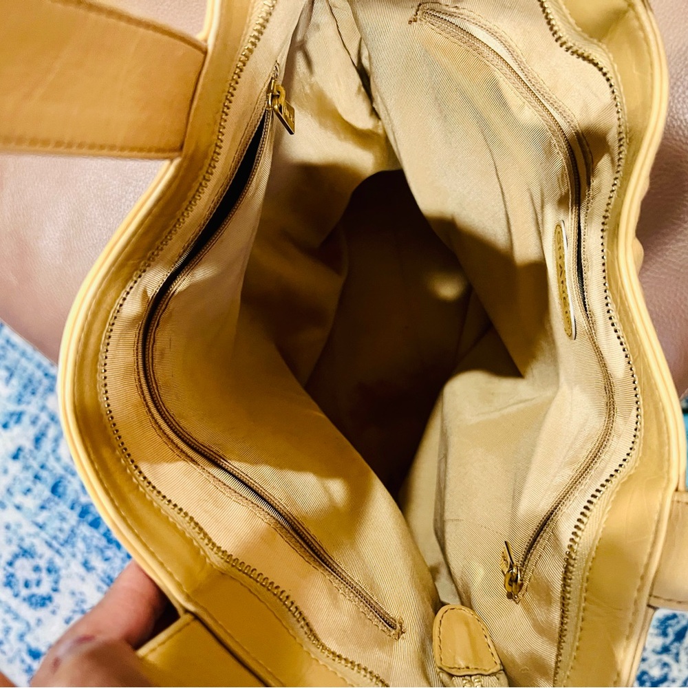 Channel Bag - Picture 7 of 10